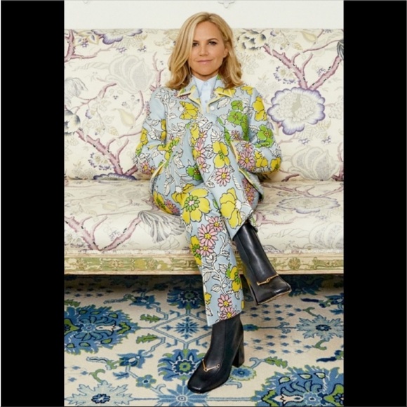 Tory Burch ankle bootie in
perfect black - Picture 14 of 15